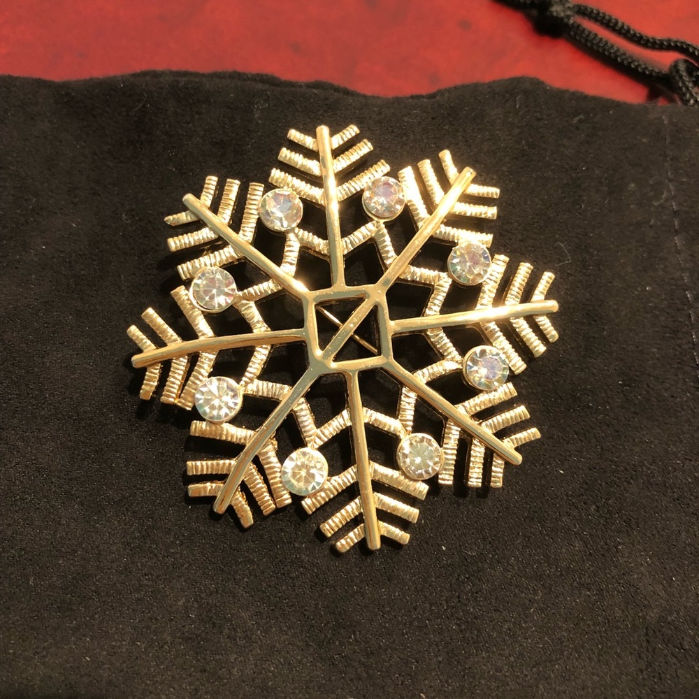FREE W/purchase of $25 and up! 
Snowflake with rhinestone in gold tone